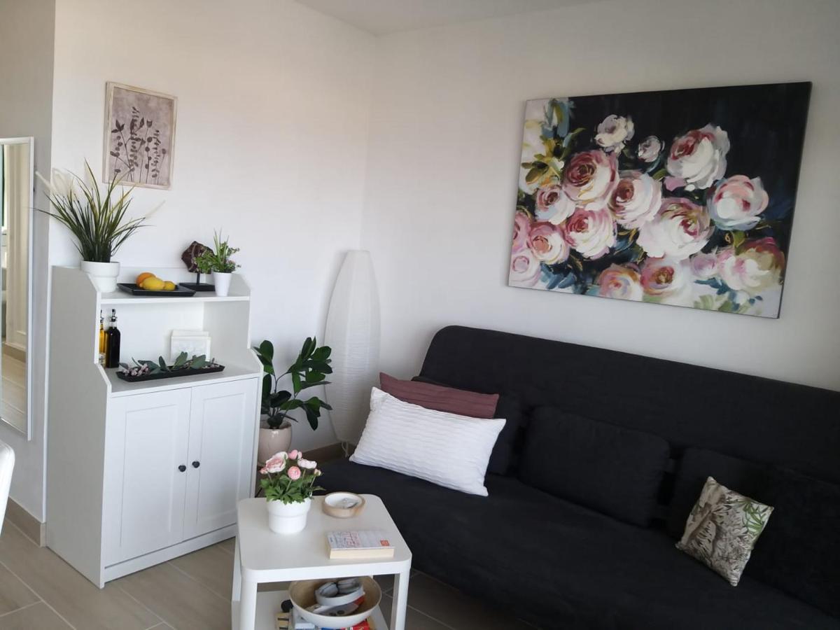 Neu Renoviertes, Huebsches Und Gemuetliches Mit Balkon Und Meerblick *