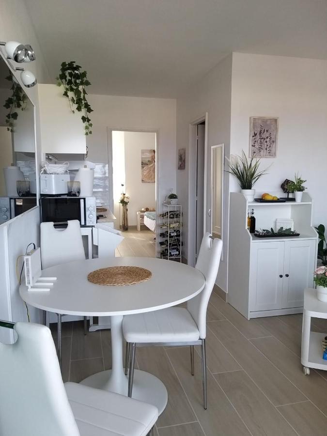 Neu Renoviertes, Huebsches Und Gemuetliches Mit Balkon Und Meerblick Apartment