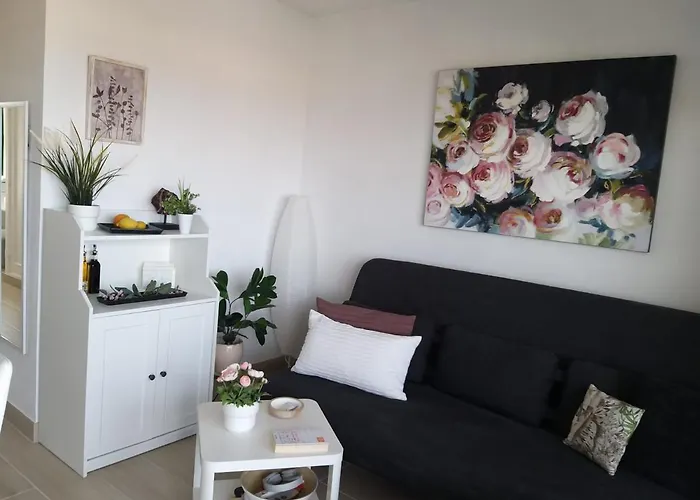 Neu Renoviertes, Huebsches Und Gemuetliches Appartement Mit Balkon Und Meerblick